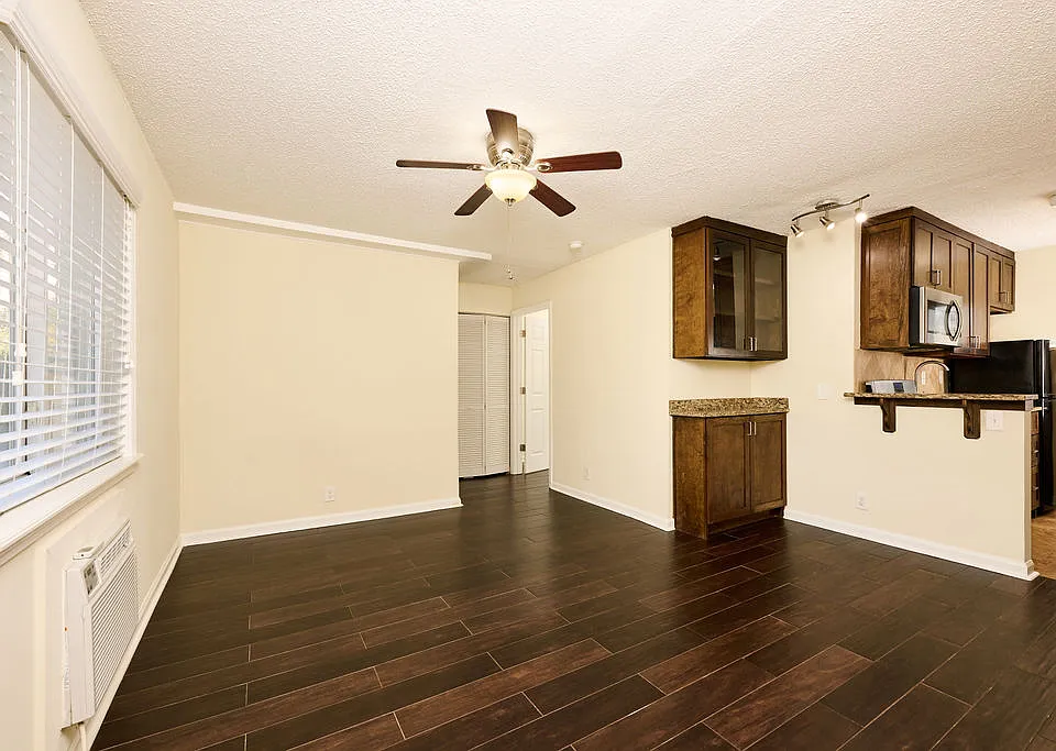 32 Peachtree Ave NE #3