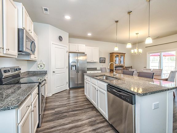 3rd image of 9756 Woodriff Cir