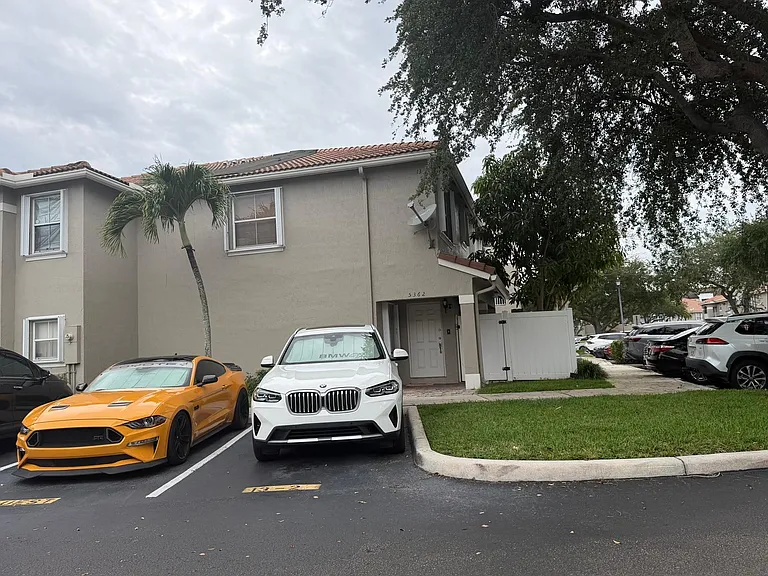 5362 SW 125th Ave — Photo 2