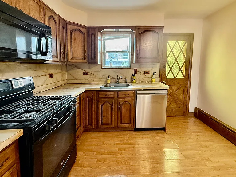 2416 S Juniper St — Photo 10