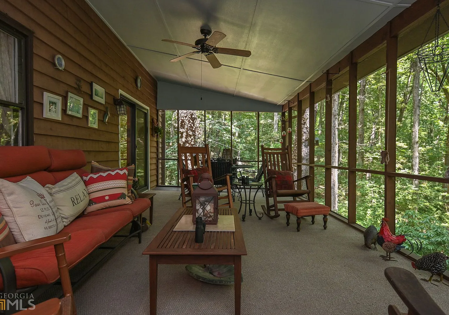 Spacious 3BR Home Near UGA with Screened Porch & Wooded Views — Photo 1