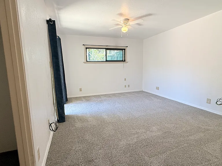 550 Highland Dr — Photo 15