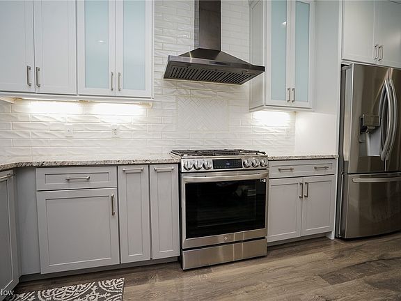 3rd image of 503 River Glen Dr NE