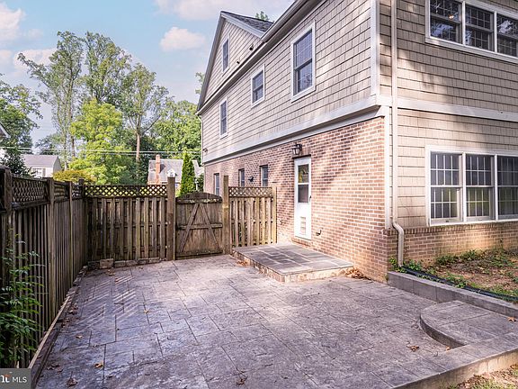 3rd image of 2123 Grayson Pl