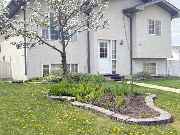 121 N Mink Creek Rd, Whitecourt, AB T7S 1C9