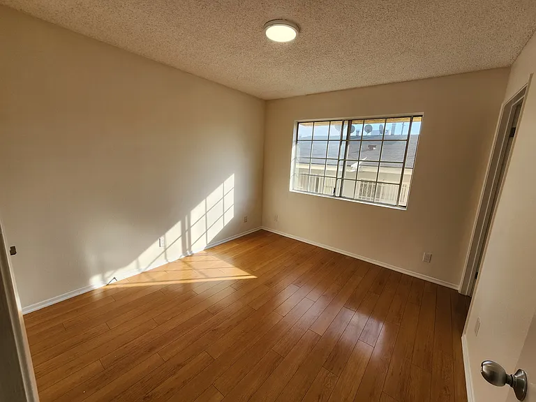 1118 N Kenmore Ave #2 — Photo 16