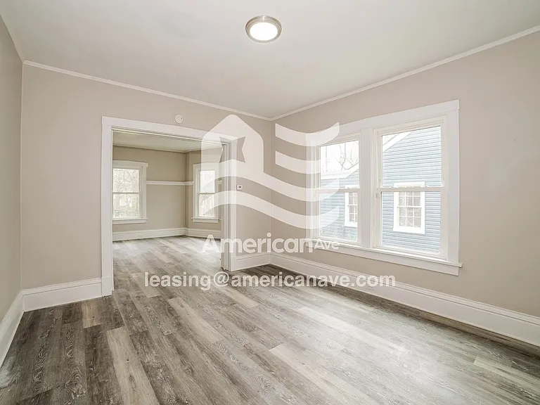 1762043_002_living_room_13684661.jpg
