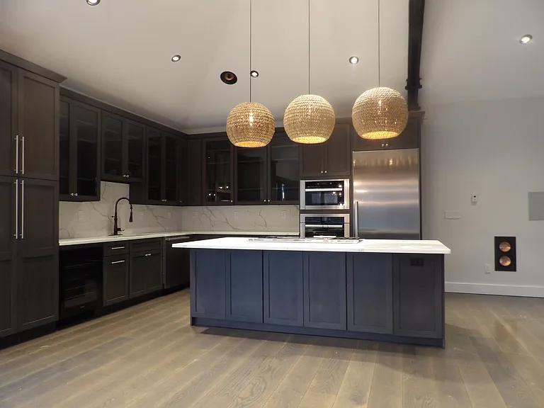 131 Montgomery St — Photo 6