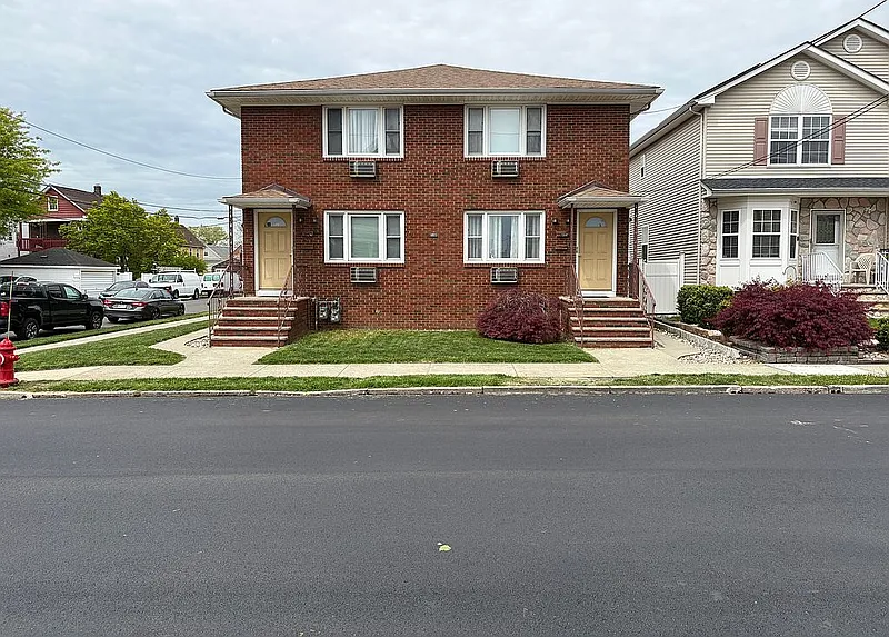 77-79 Heald St — exterior photo