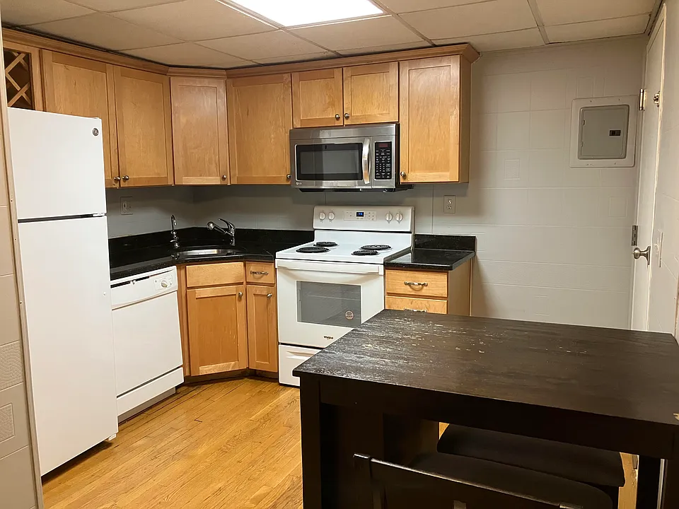 221 Minot St #5
