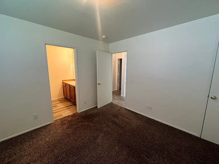 709 NE Savannah Dr #3 — Photo 16