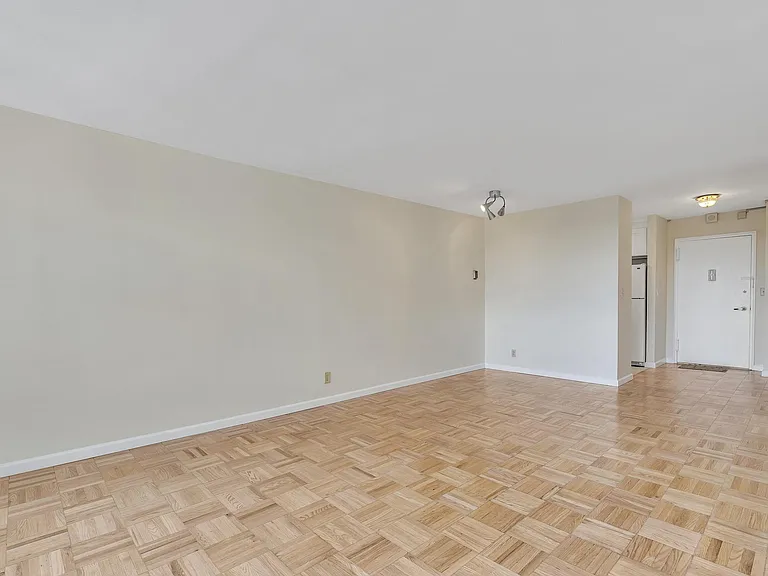 2000 Linwood Ave #7N — Photo 5