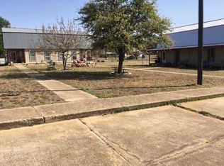 803 W Navarro St, Llano, TX 78643
