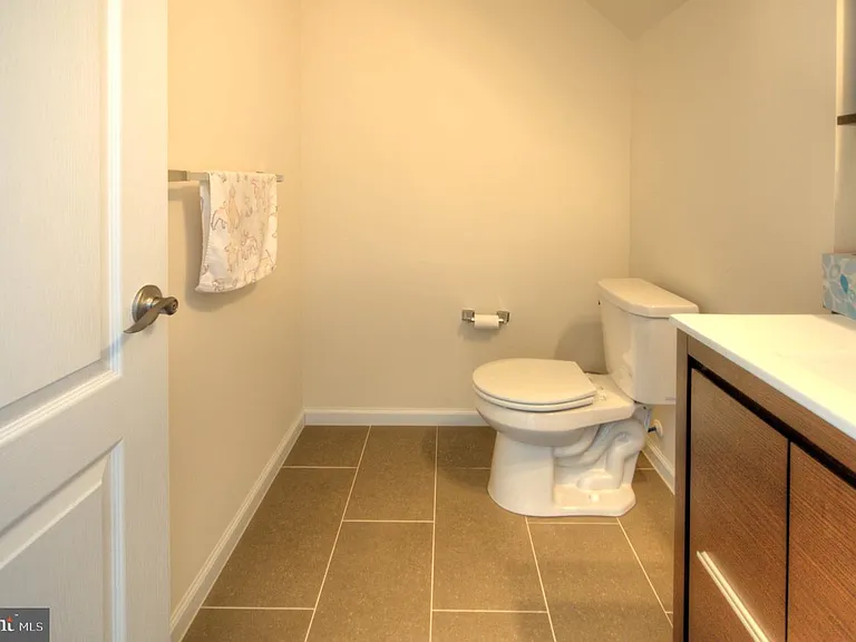 4 Regency Ct — Photo 31
