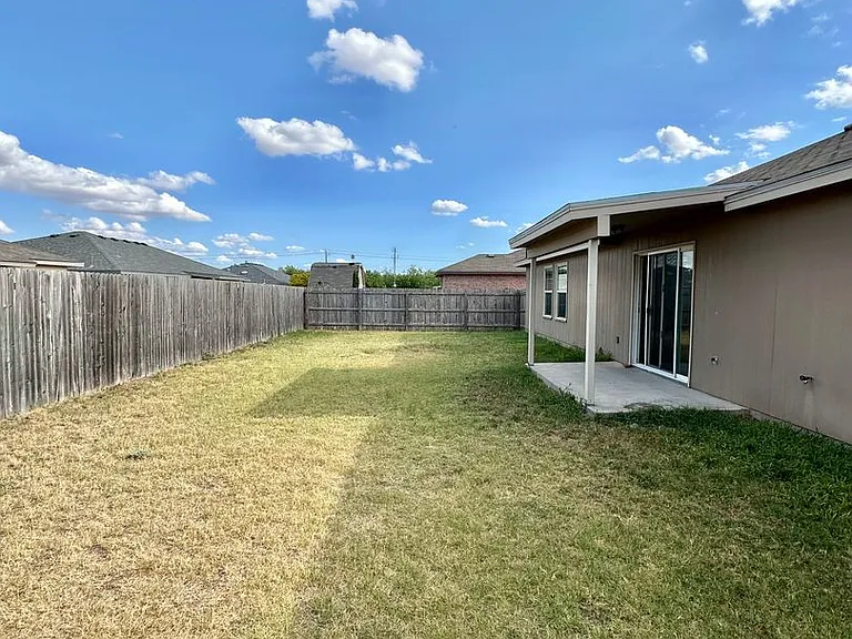 1206 Elmo Ln — Photo 23