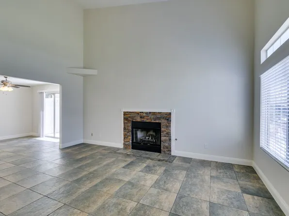 200 Luninborg St, Henderson, NV 89074