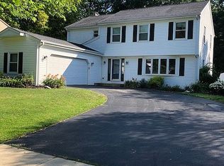 1927 Allen Dr, Geneva, IL 60134