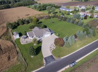 N9063 North Rd, Ixonia, WI 53036