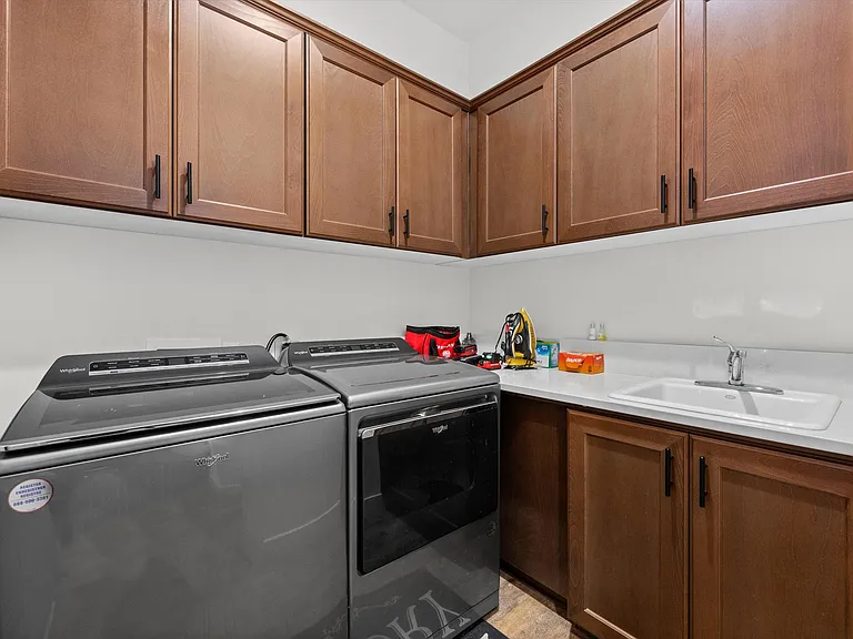 815 Gilsum Ct — Photo 53