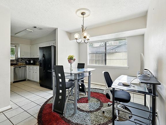 3rd image of 9810 Bayou Woods Dr