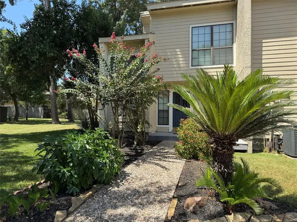 3935 Knollcrest Dr, Montgomery, TX 77356