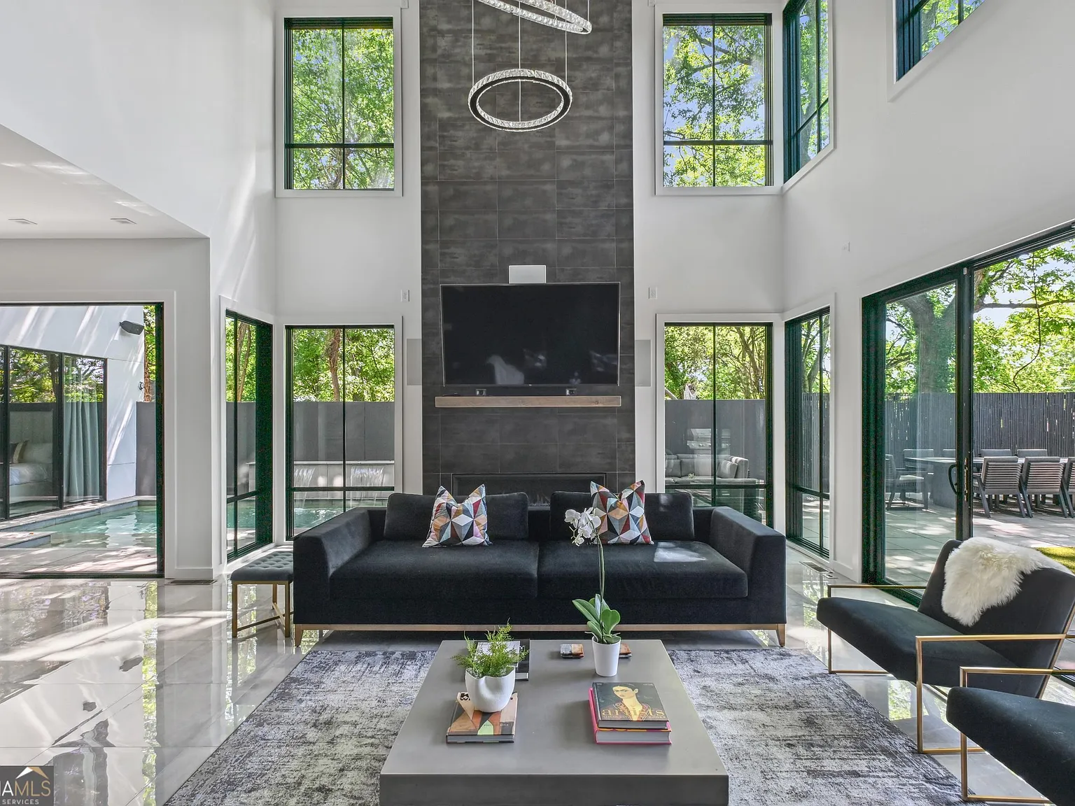 6 bed, 4.5 bath, 6000 sqft, $24,999 — Photo 3