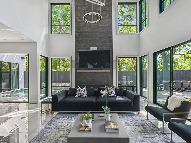 818 Verner St NW — Photo 3