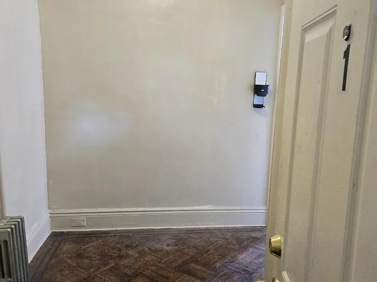 314 William St — Photo 2