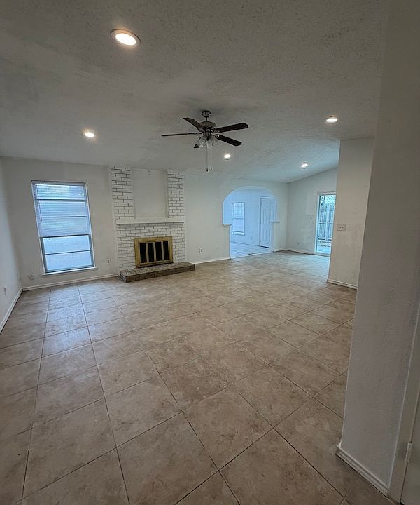 2nd image of 2910 Golden Meadow Dr