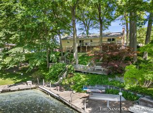 16200 Norfolk Dr, Spring Lake, MI 49456