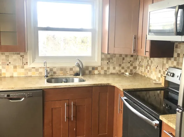 5 Circuit Ln, Watertown, MA 02472