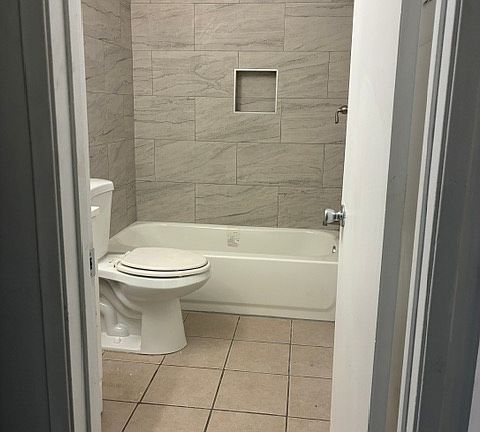 4th image of 2711 Hollyhock Ln #E