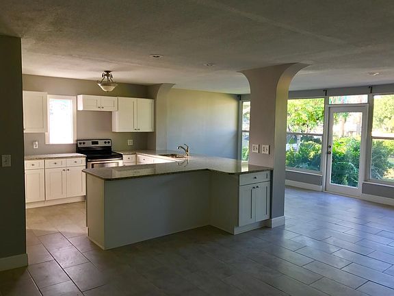 3rd image of 1951 Bayou Grande Blvd NE