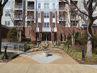 1641 International Dr UNIT 102, Mc Lean, VA, 22102