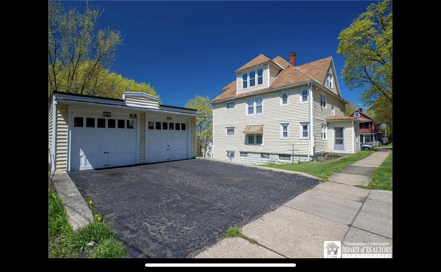 8 Shaw Ave — Photo 3