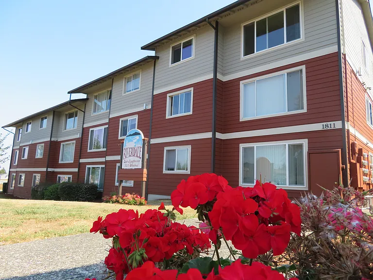 Riverdale Apartments — Photo 16