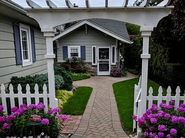 6350 Commerce Rd, West Bloomfield, MI 48324