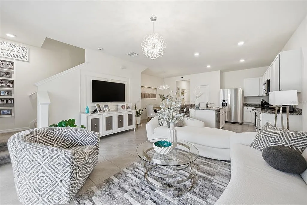 3 bed, 2.5 bath, 1673 sqft, $2,600 — Photo 2
