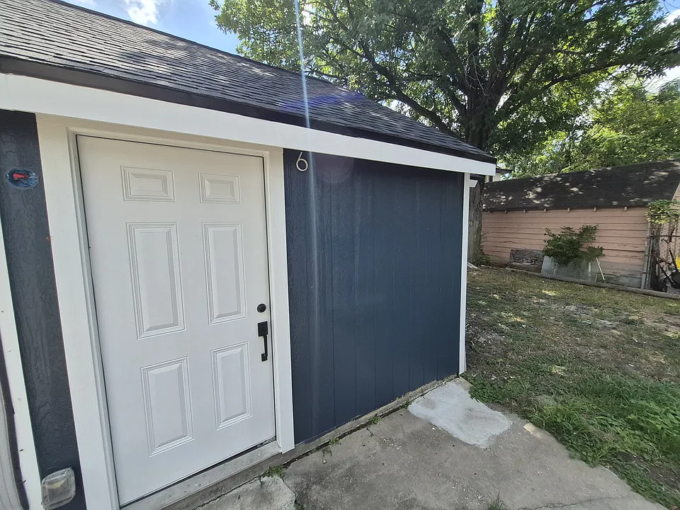 5238 Pease St #6