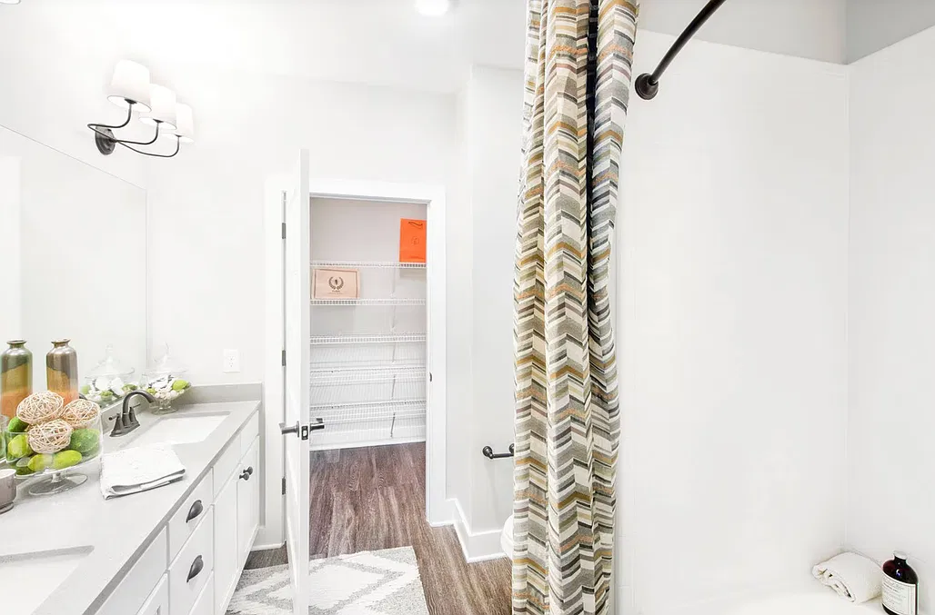 Apartment for Rent — Photo 2