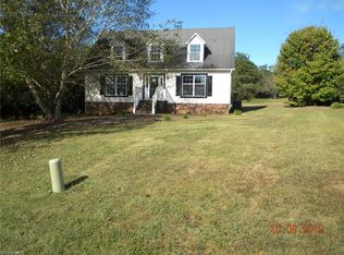 1119 Riverpointe Dr, East Bend, NC 27018