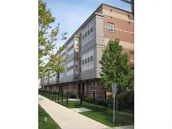 2303 S Wabash Ave photo 1
