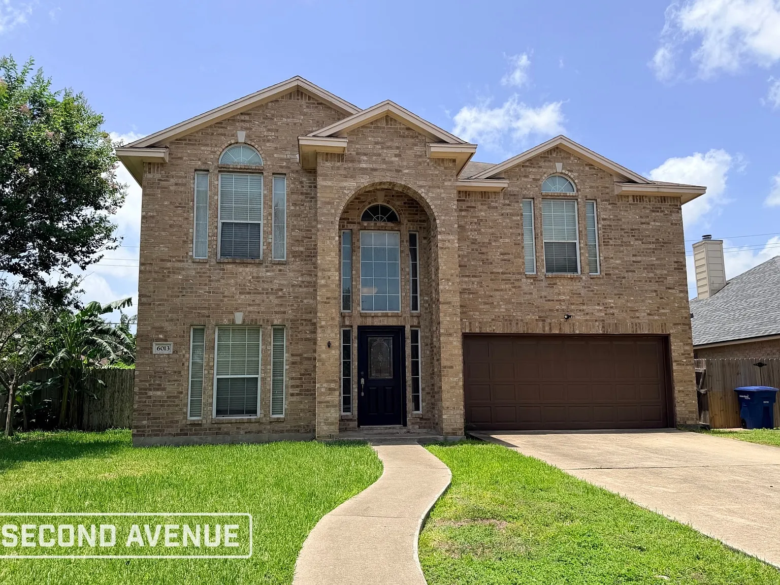 5 bed, 2.5 bath, 2573 sqft, $2,350 — Photo 1