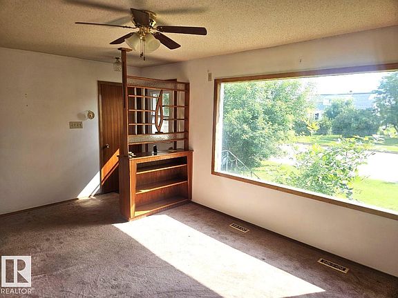 4th image of 5024 50th St
