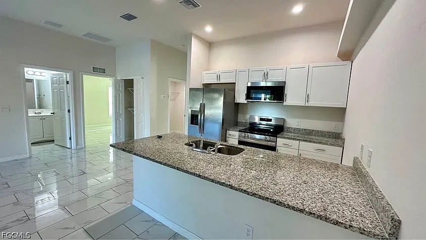 3309 SW 15th Pl — Photo 3