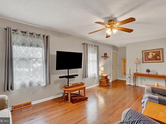 4th image of 213 Lartry Dr