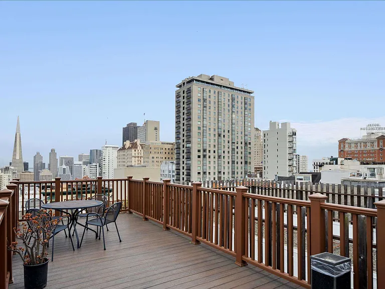 1250 Clay St — Photo 28