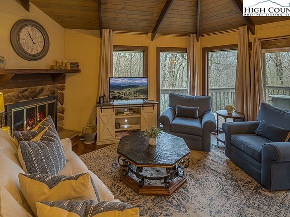 2nd image of 118 Teaberry Trail