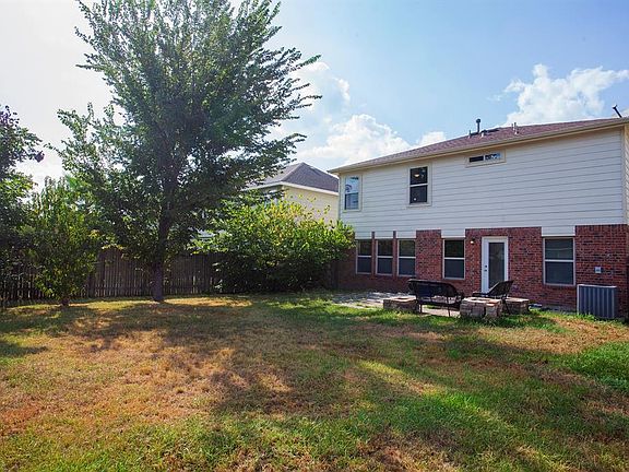 KB Homes built this home in 2007. The home faces north/northwest with a south/south east backyard, perfect for cooler backyard gatherings in the summer and warmer ones in the winter...