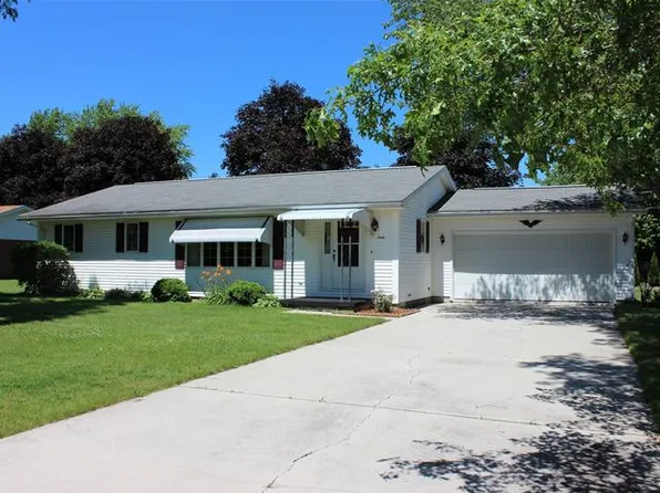 60 Barcelona Dr, Fostoria, OH 44830